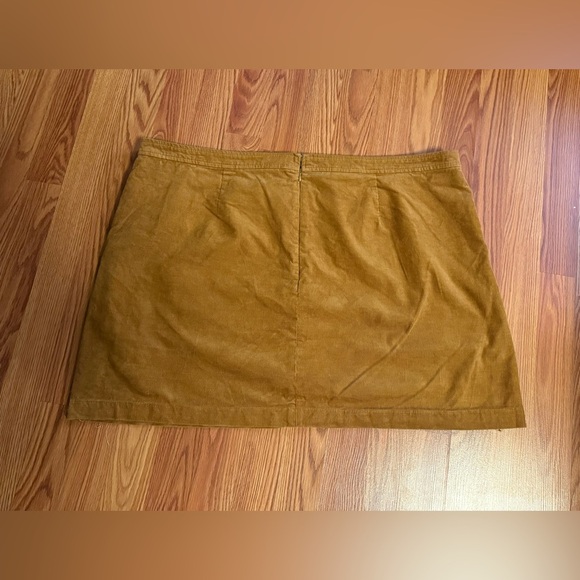 J.Crew Corduroy Button-Front Mini Size 24 – Buttery Mustard Gold Fall Winter - Picture 3 of 6